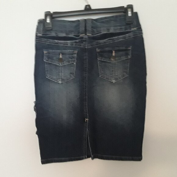 Younique ladies size 1 stretchy blue denin skirt w/3 front,2 back pockets, - Picture 3 of 6